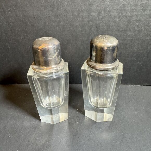 Vintage Clear Glass Salt and Pepper Shaker Set [Item 0114] - Picture 1 of 4